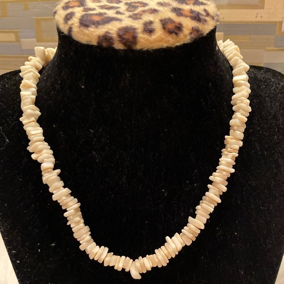 Classic Puka Shell Necklace 🐚 - Picture 5 of 6
